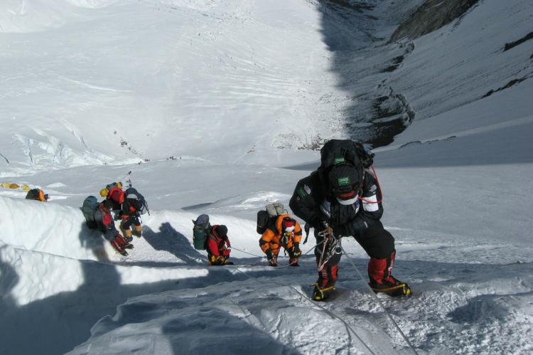 ¿Cuánto cuesta subir al Everest este 2025? Los precios siguen subiendo
