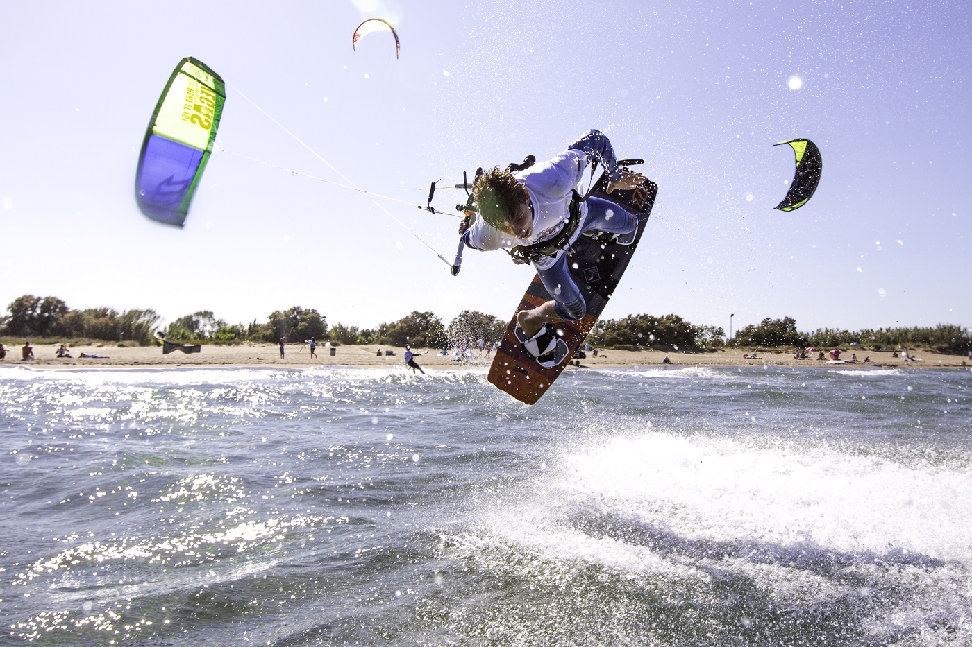 El número de practicantes de kitesurf crece cada año y algunos empiezan desde muy jóvenes.