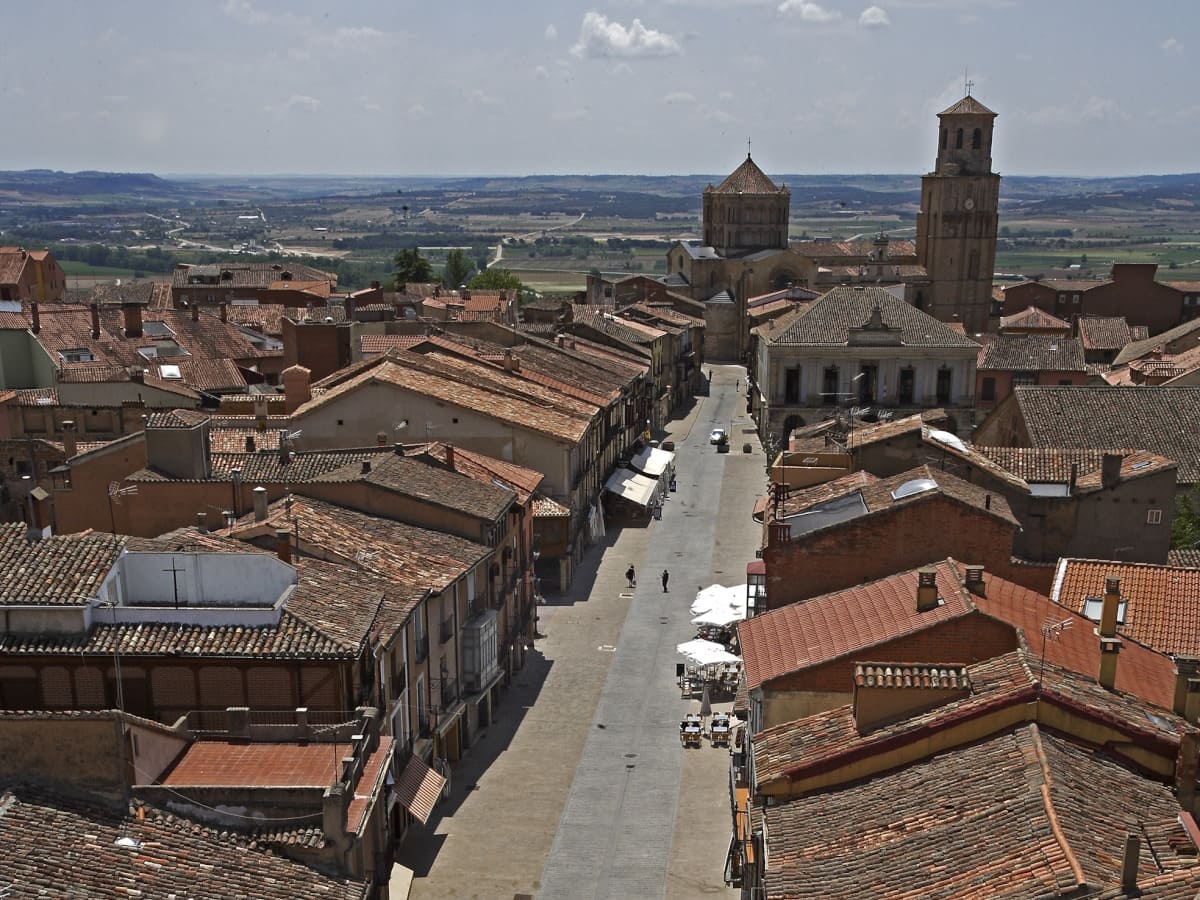 Toro, un laberinto de bodegas y arte