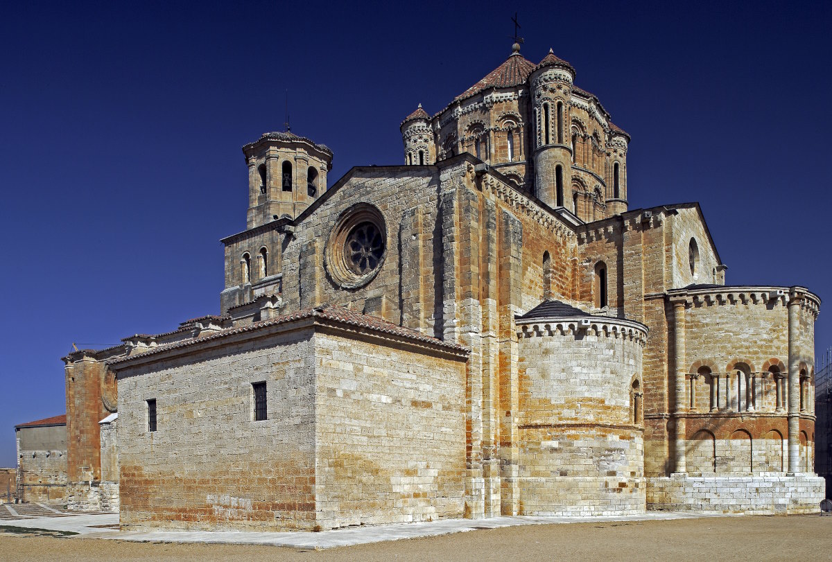 Exterior de la Colegiata de Santa María la Mayor-Cardinalia Comunicación