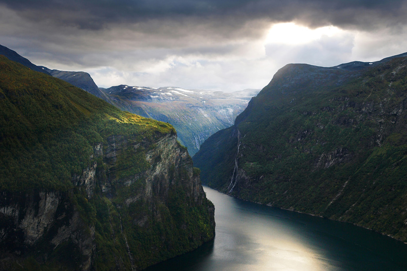 Fiordo Geirangerfjord.Noruega