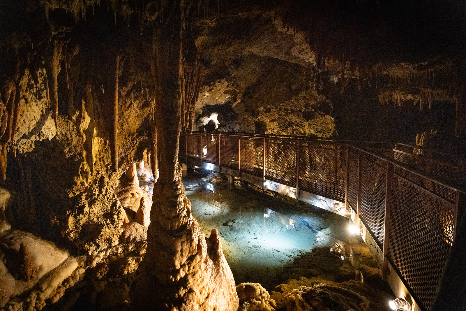 Cueva de Fontrabiouse. Fotografía Lugares de Aventura. Autora: Júlia Miralles