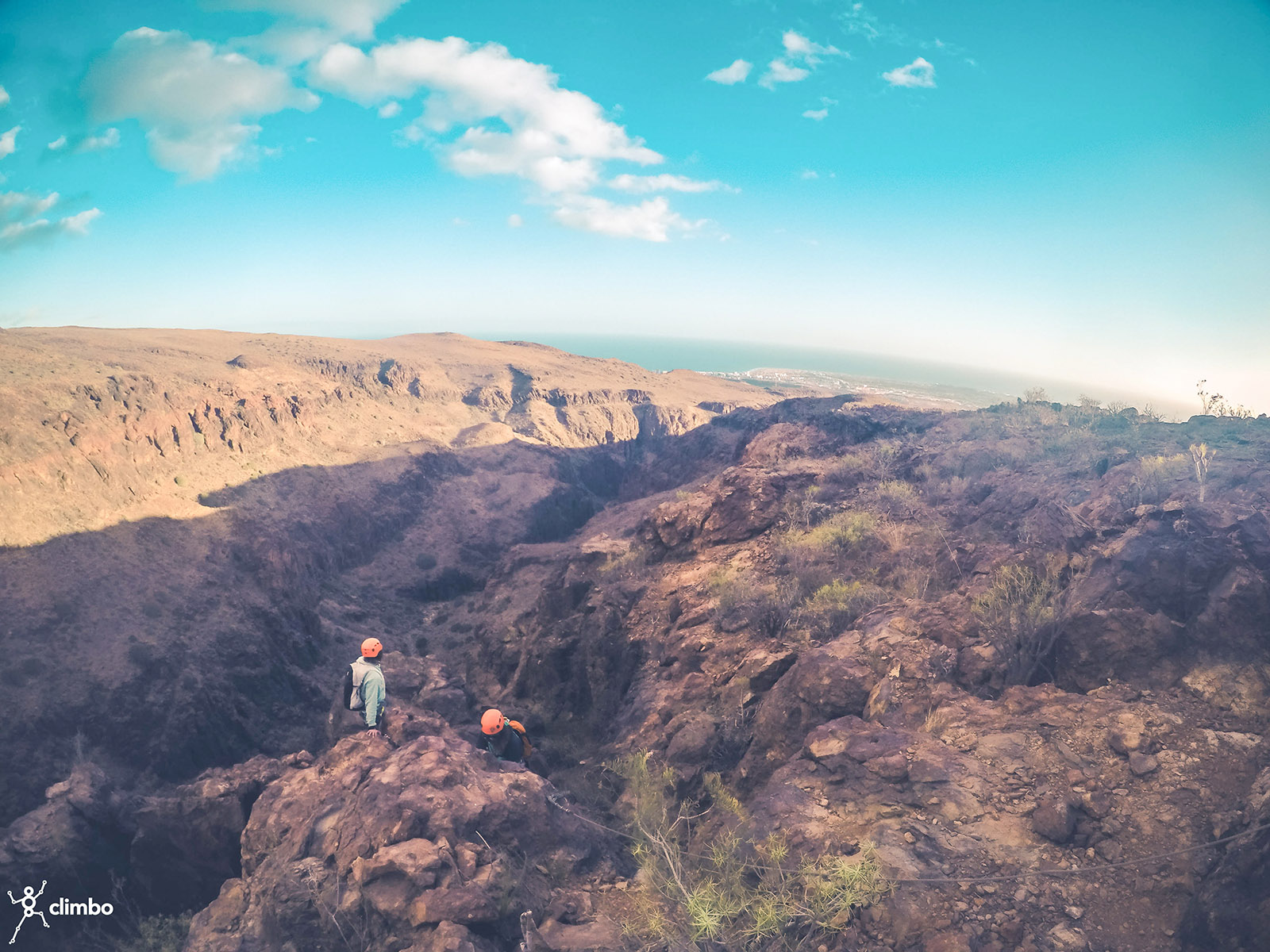 Llegando al fin de la vía con las dunas de Maspalomas en el  horizonte. Fotografía de Víctor España. 