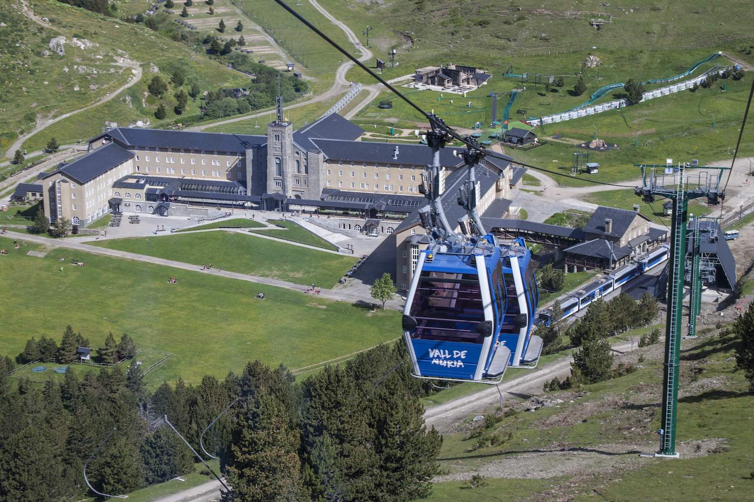 des-el-teleferico-coma-del-clot-vall-de-nuria-lugaresdeaventura