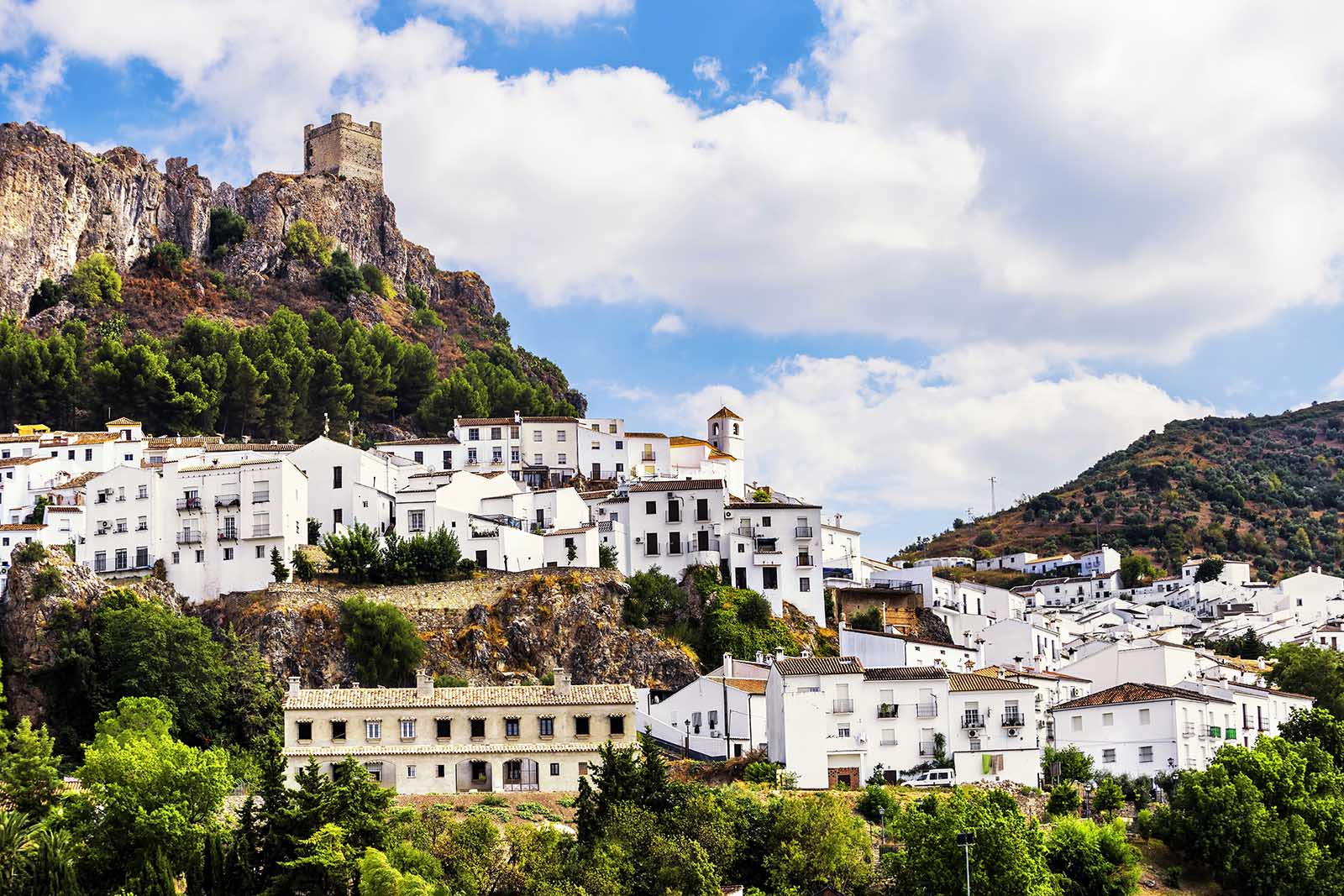 Grazalema-Zahara-de- la-Sierra-Sierra-de-Grazalema-cádiz-andalucía- shutterstock.jpg