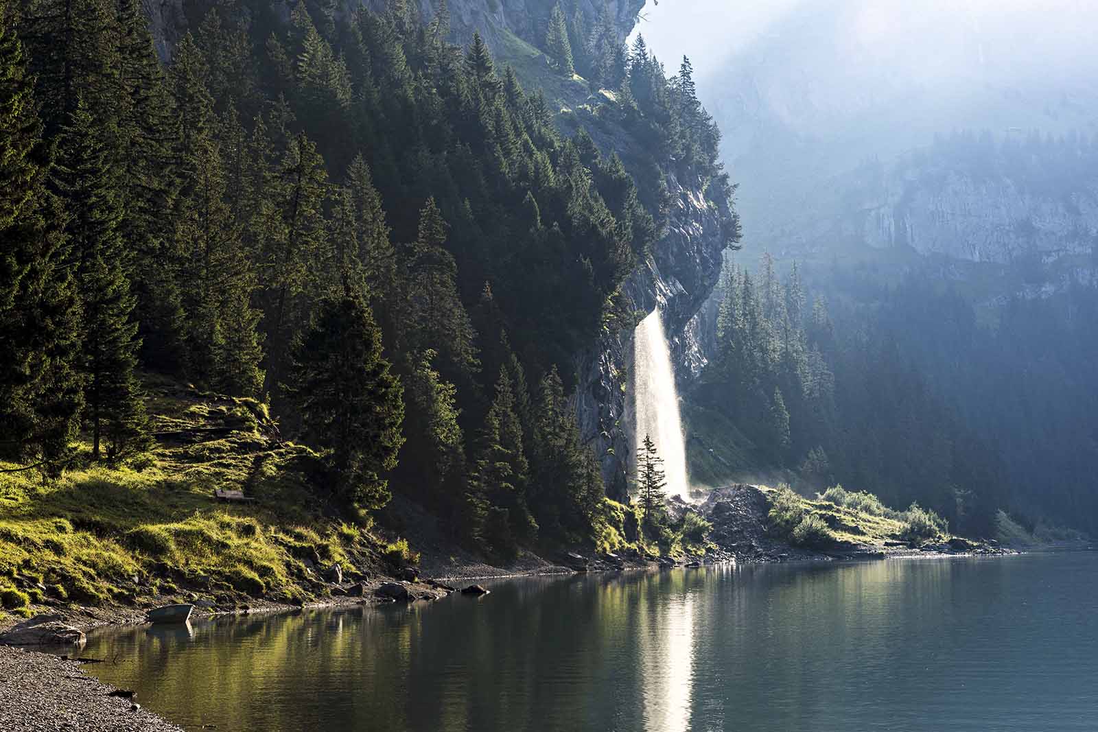 Kandersteg-Oeschinensee_©_Switzerland_Tourism_Roman_Burri copia.jpeg