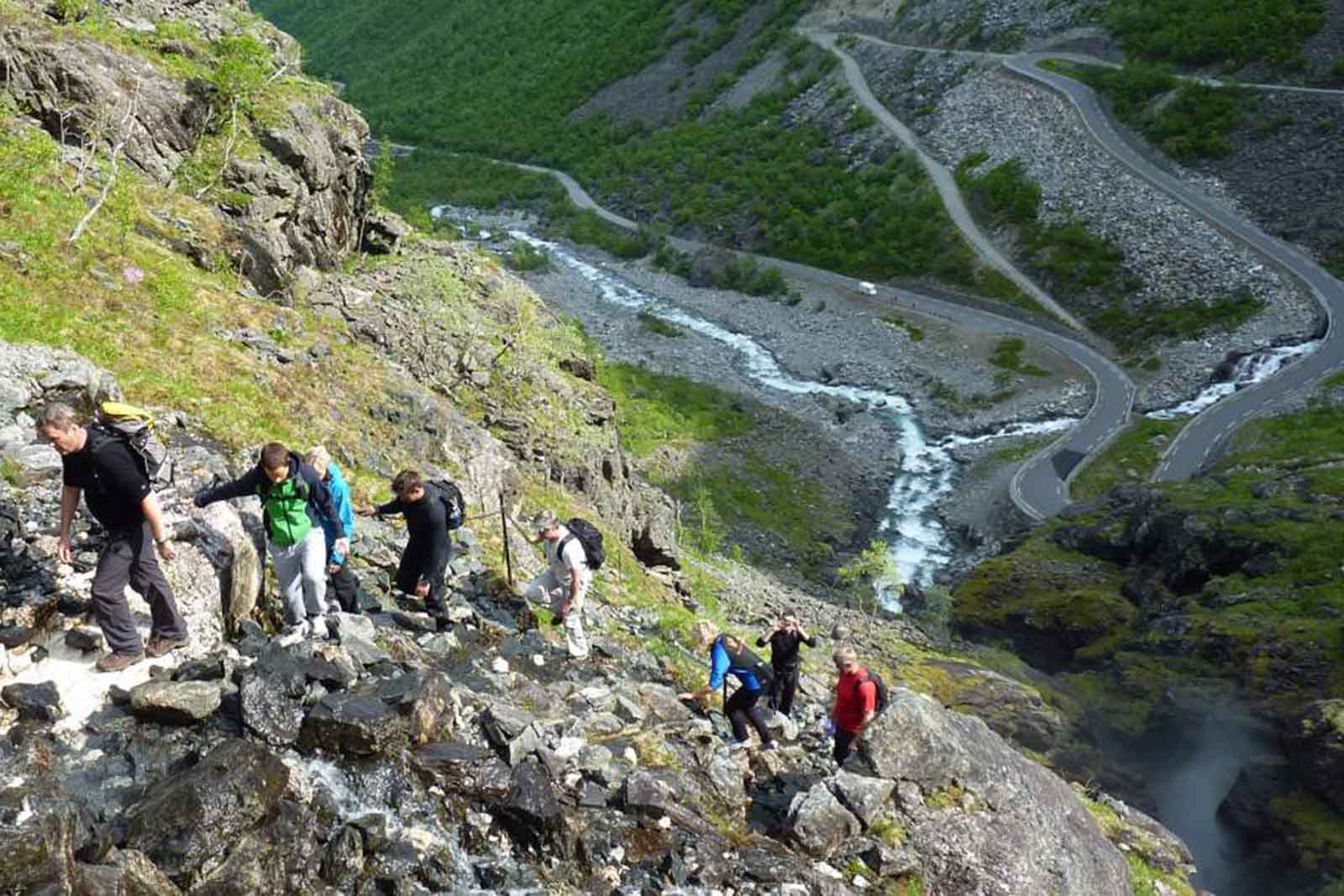 Trollstigen-2-visit-norway-lugares-de-aventura-.jpg 