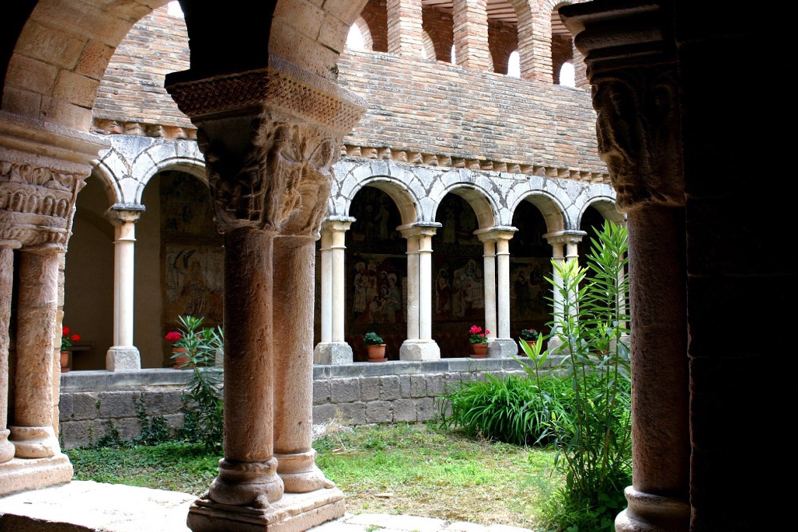 alquezar-somontano-castillo-de-la-colegiata-fotografia-wikipedia-org 1.jpg