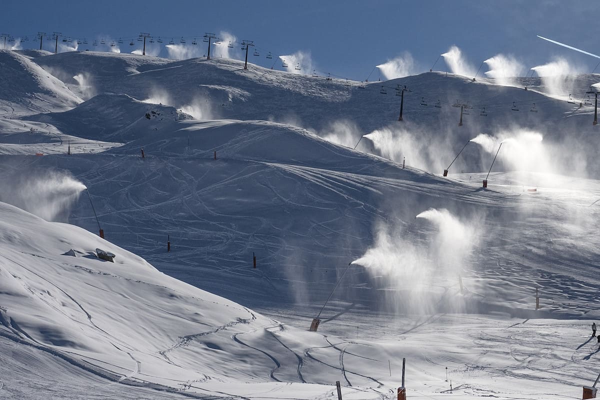 Red de cañones de nieve producida en marcha