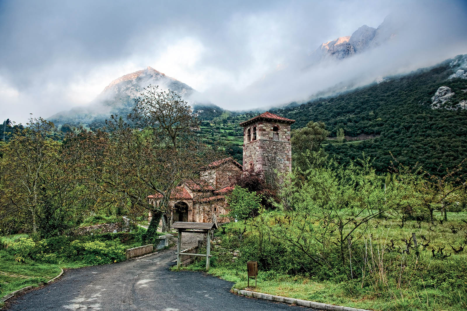 ermita-de-santa-maría-de-lebeña-tuirsmo-cantabria-