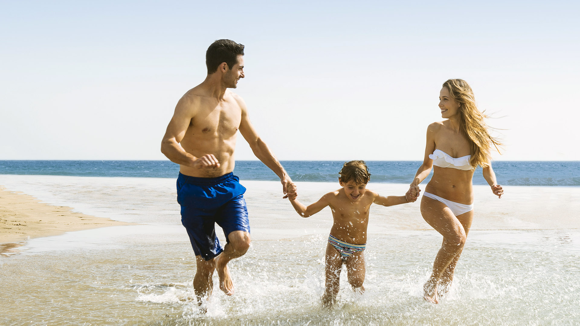 familia en la playa