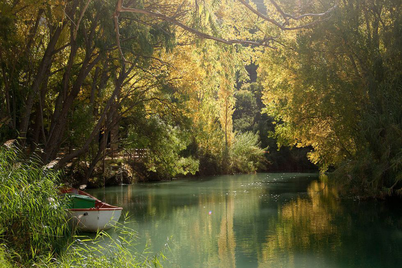 foto-8-reportaje-7-lugares-naturales-sorprendentes-que-te- esperan-en-España- alcala-de-jucar-río-glorietas