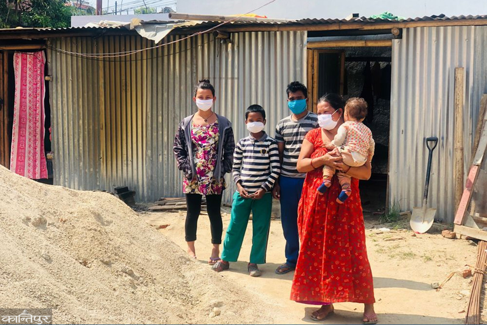 foto-reportaje-voluntarios-al-rescate-de-macacos-en-nepal-poblacion-confinada.jpg