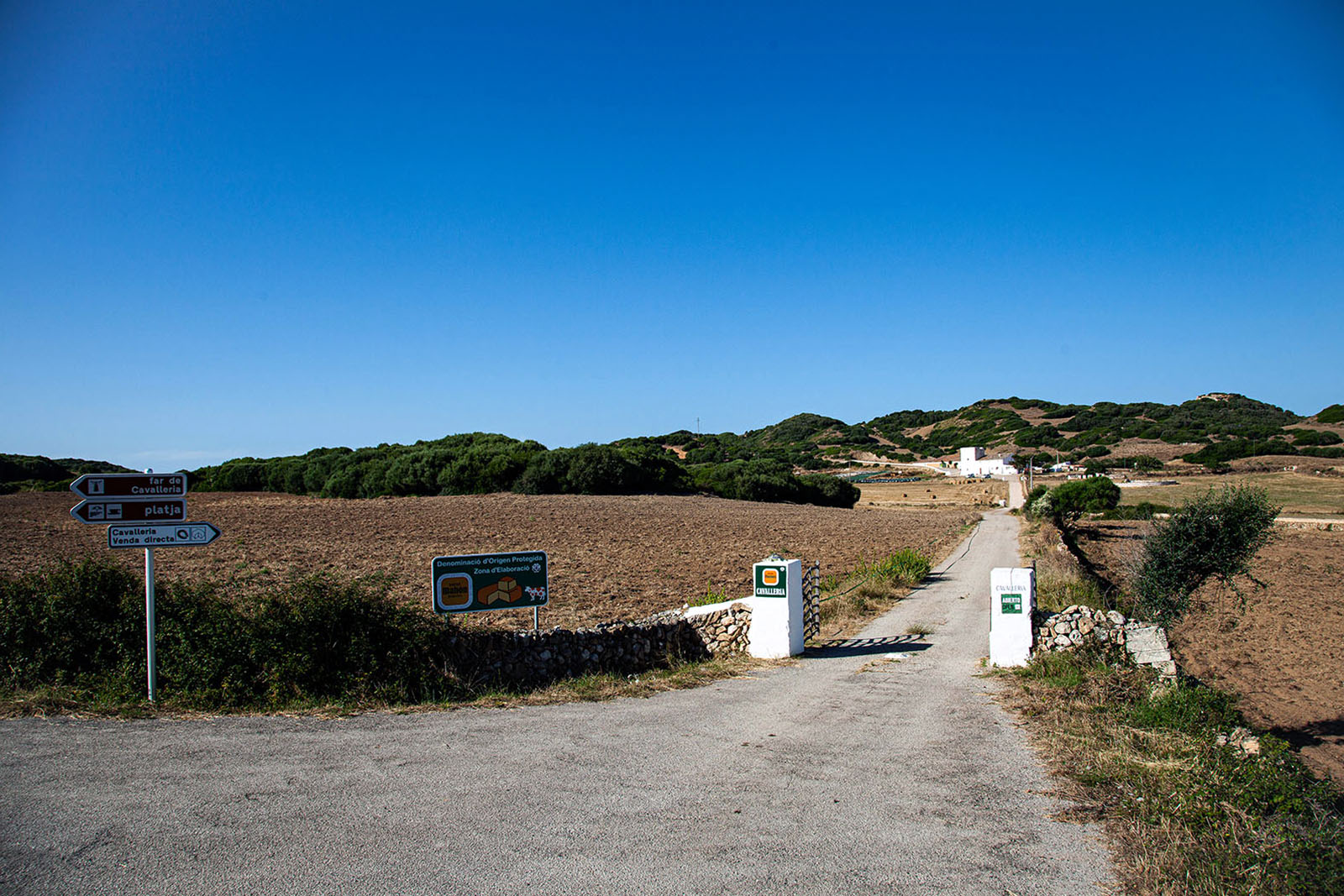 foto8-lugares de aventura-como descubrir los secretos mejor guardados y autenticos de menorca-finca cavalleria-julia-miralles.jpg