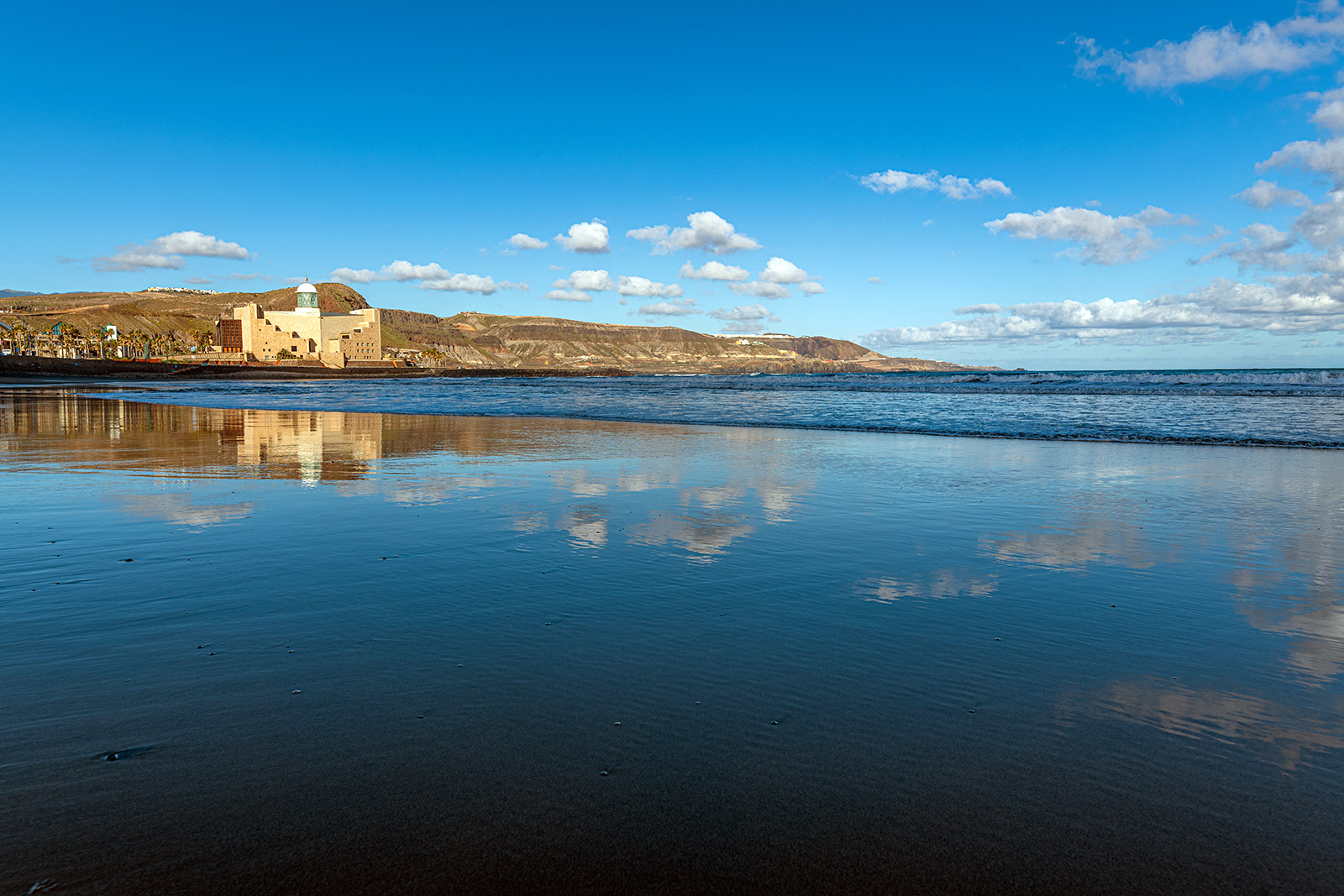 la playa-de-las-canteras5-las-palmas-de-gran-canaria-gran-canaria-©-patronato-de-turismo-de-gran-canaria.jpg