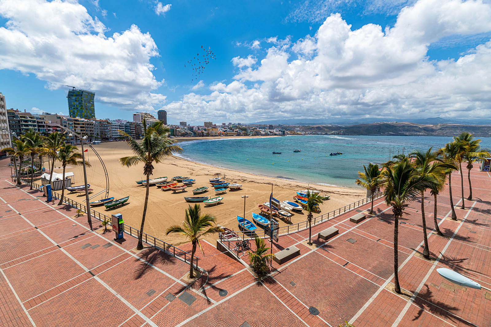 playa-de-las-canteras6-las-palmas-de-gran-canaria-gran-canaria-©-patronato-de-turismo-de-gran-canaria.jpg