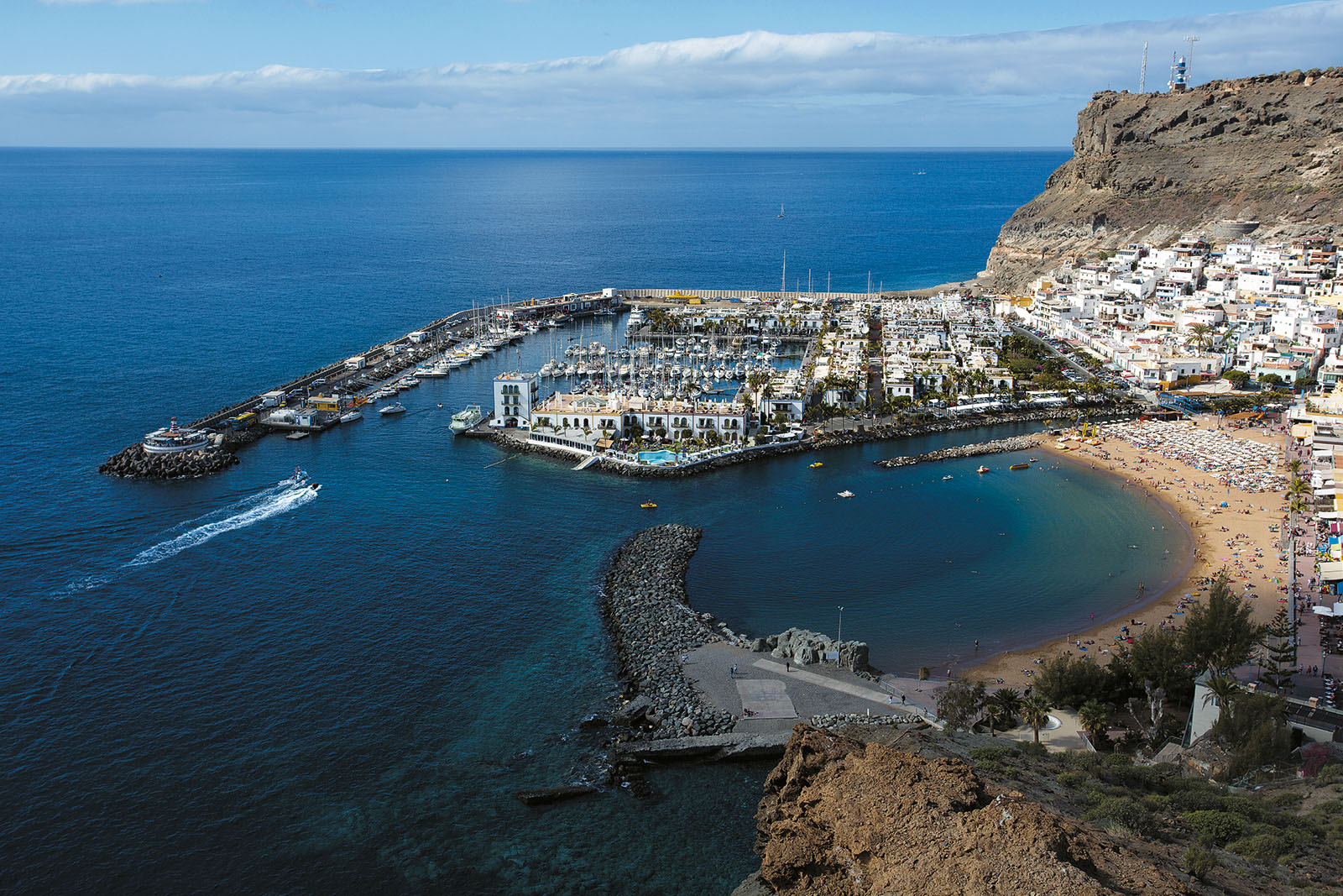 puerto-de-mogan4-y-playa-mogan-gran-canaria-©-patronato-de-turismo-de-gran-canaria.jpg