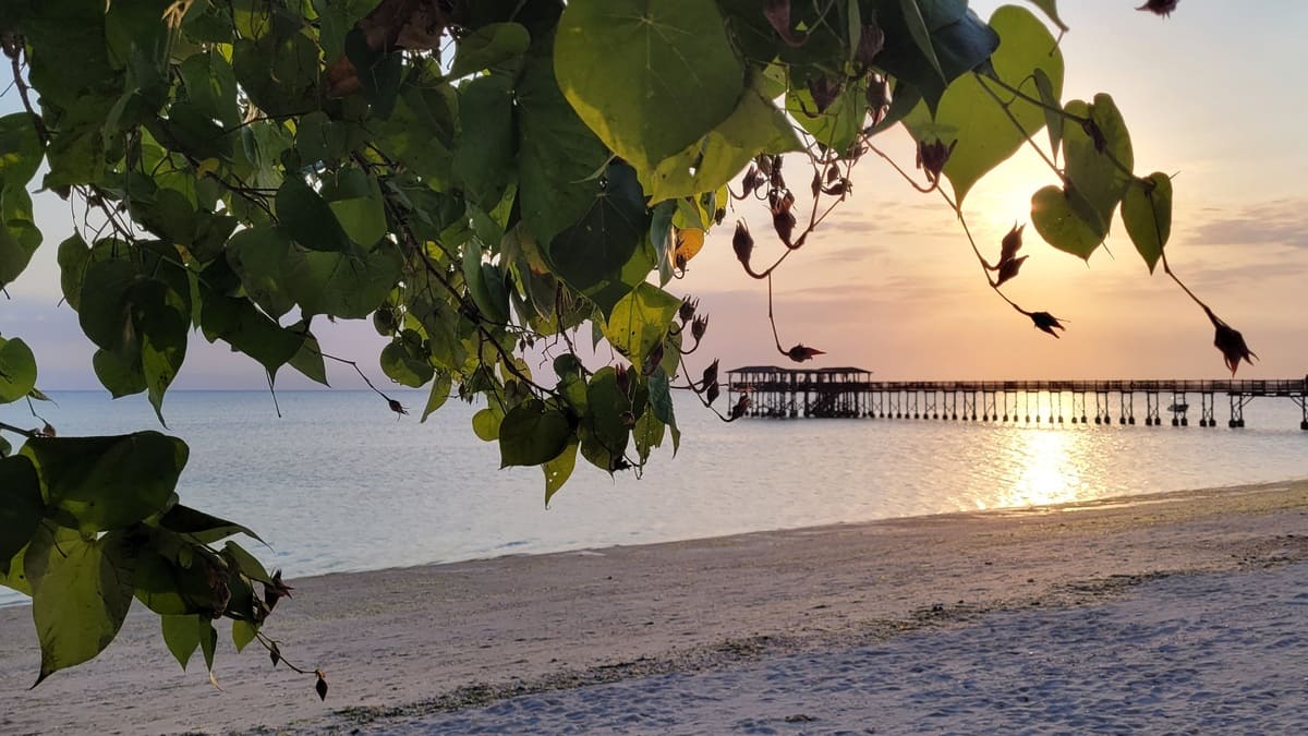 Atardecer en el muelle del Hotel The Residence Zanzíbar-Lali Ortega Cerón.jpg