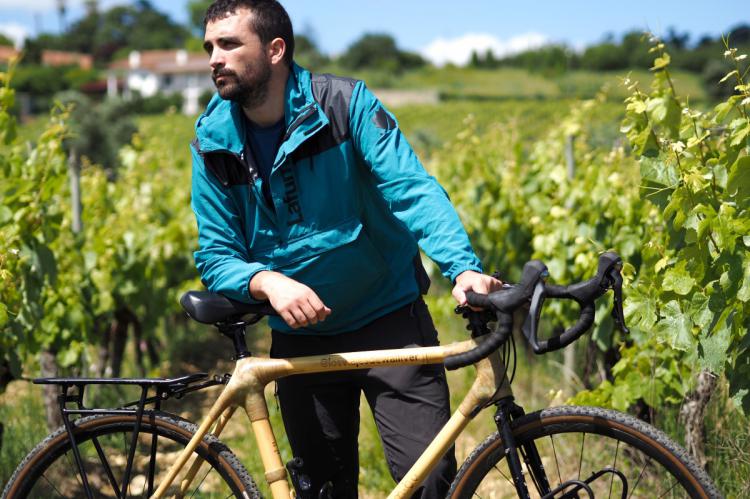 El Sentinel Outdoor Sergi Unanue recorrerá 7.000 quilómetros por Europa en bicicleta de bambú