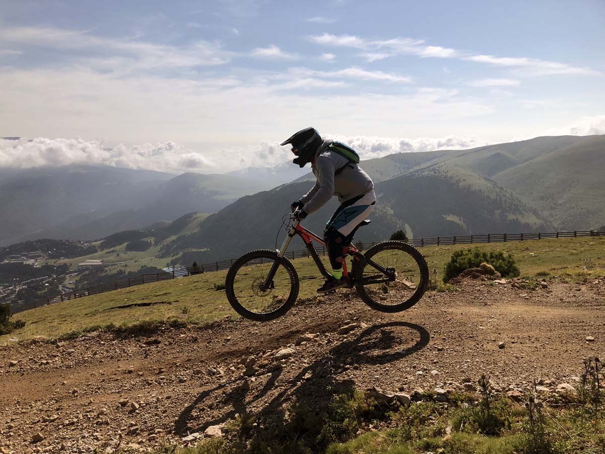 Lamer Inmundo práctica Así es la experiencia en un bike-park de descenso | Lugares de Aventura