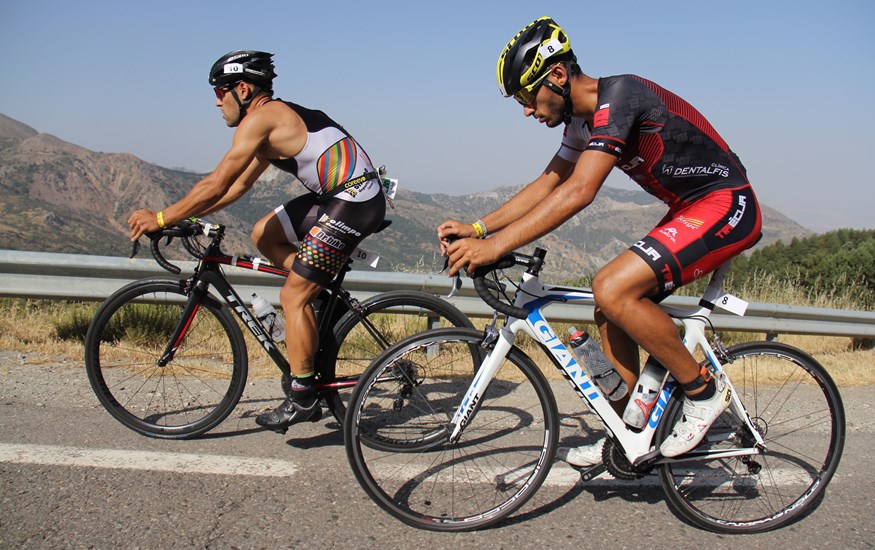 Alejandro Carrasco y Sonia Ortiz triunfadores del Triatlón de Sierra Nevada 
