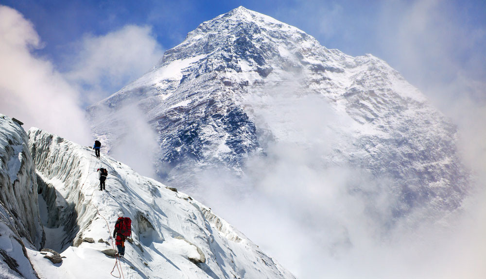 China y Nepal cierran los accesos al Everest por el coronavirus
