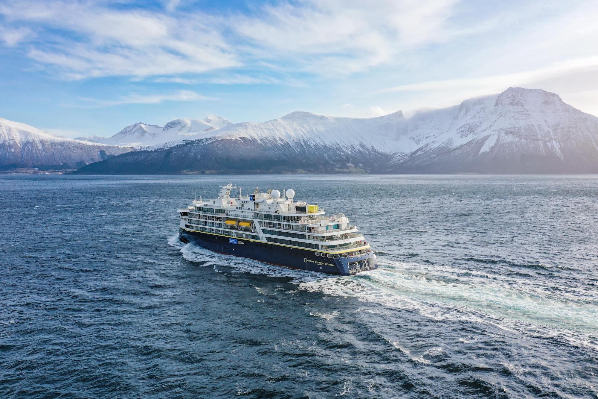 National Geographic fleta un crucero para explorar las regiones árticas más remotas.