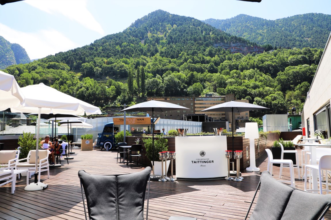Descubre The RoofTop Van: mucho más que la terraza del verano en Andorra  
