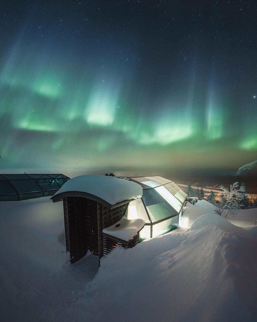 Seis refugios para vivir una experiencia “extraterrestre” bajo el cielo ártico