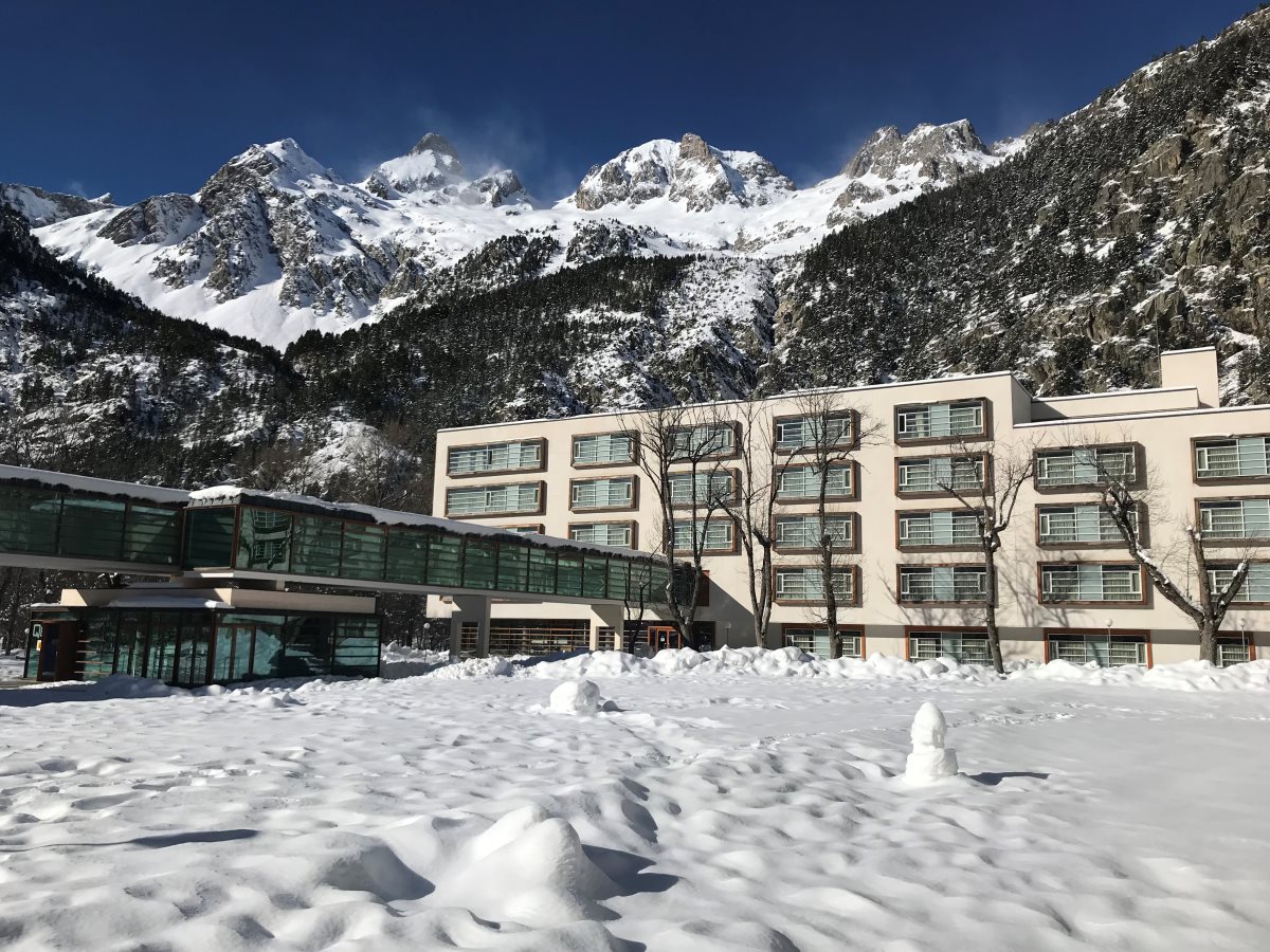 El Balneario de Panticosa tiene previsto abrir sus instalaciones hoteleras y el Balneario Termas de Tiberio el próximo 23 de diciembre, coincidiendo con la apertura de la estación de esquí de ARAMÓN Formigal.