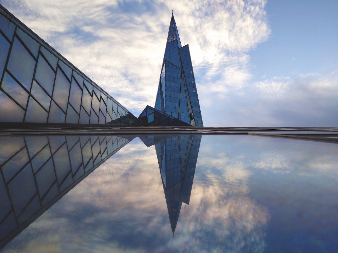 Caldea convertirá su icónica torre de cristal en  un hotel que abrirá en el 2023