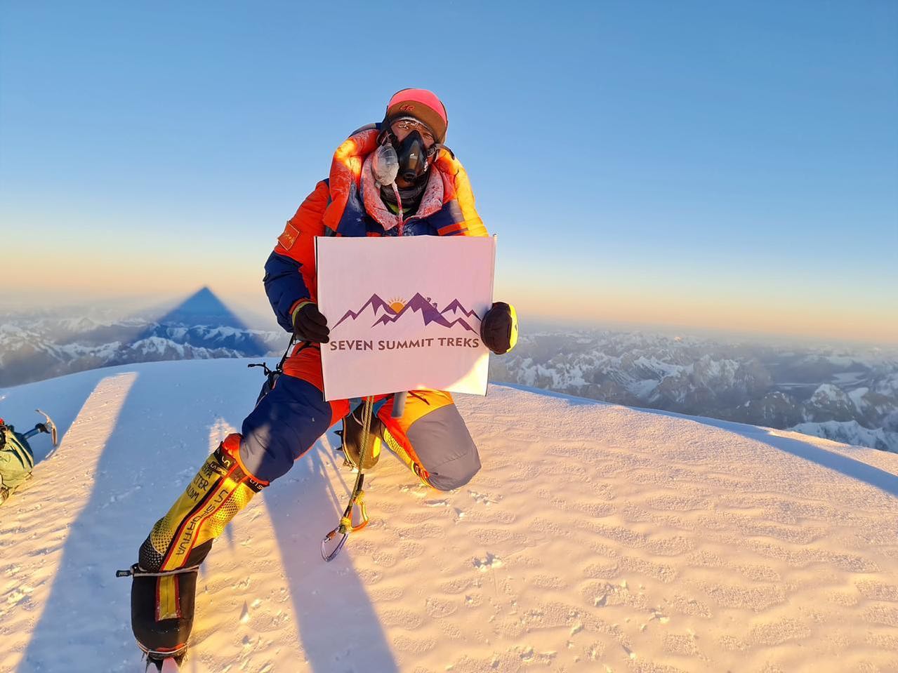 Un equipo nepalí logra la hazaña: primera ascensión al K2 en invierno