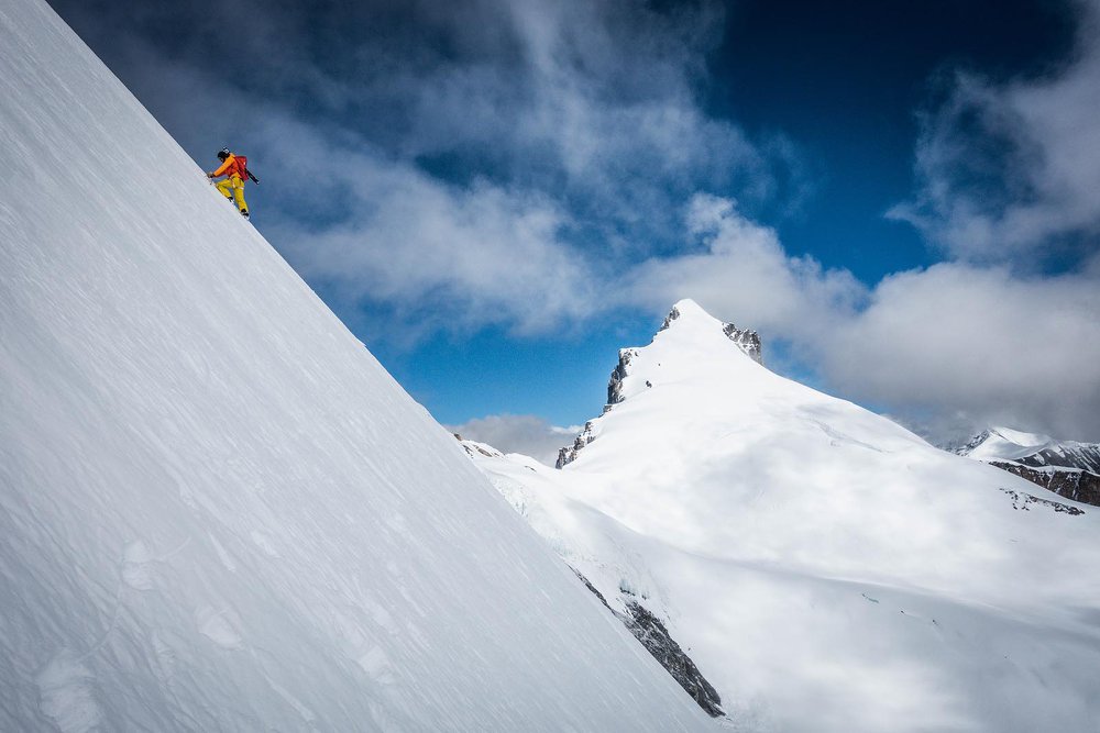 Kilian Jornet vuelve al Everest por una ruta con sólo dos ascensiones en la historia