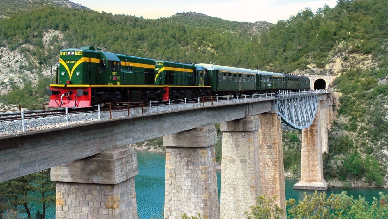 El exitoso Tren dels Llacs se pone en marcha este sábado 23 de abril, Día de Sant Jordi
