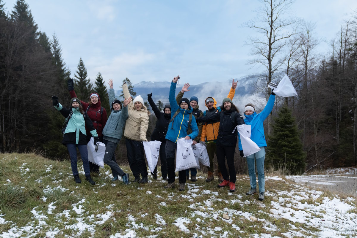 The North Face lanza 'Clean Up Hikes' con el objetivo de que limpiemos el planeta
