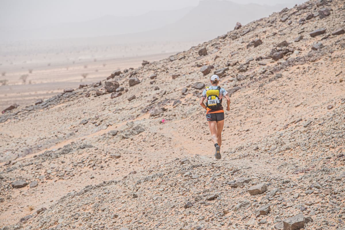 Ragna Debats intratable, vuelve a vencer en la tercera etapa de la Marathon des Sables