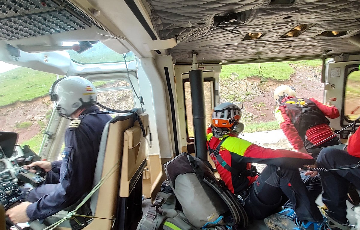 Los bomberos rescatan a 140 excursionistas sorprendidos por la lluvia en la Garrotxa (Girona)