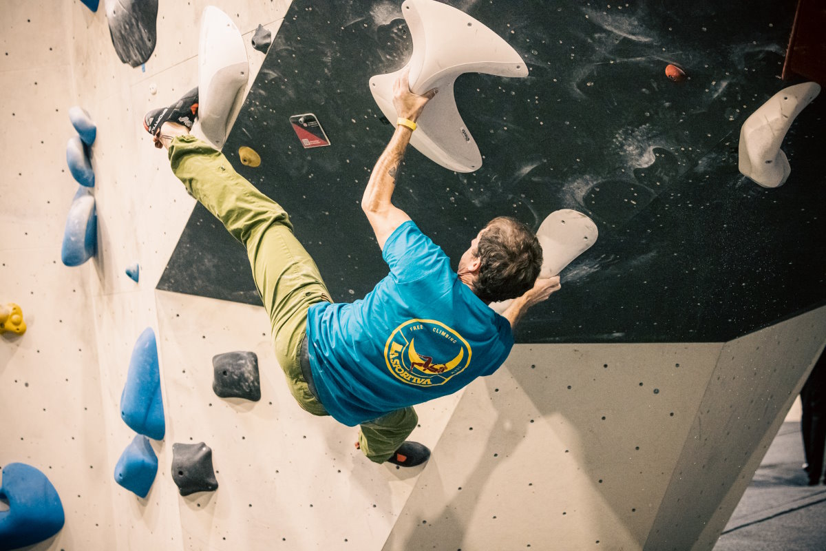 Vuelta a los 80s con Climbing on the Moon de La Sportiva