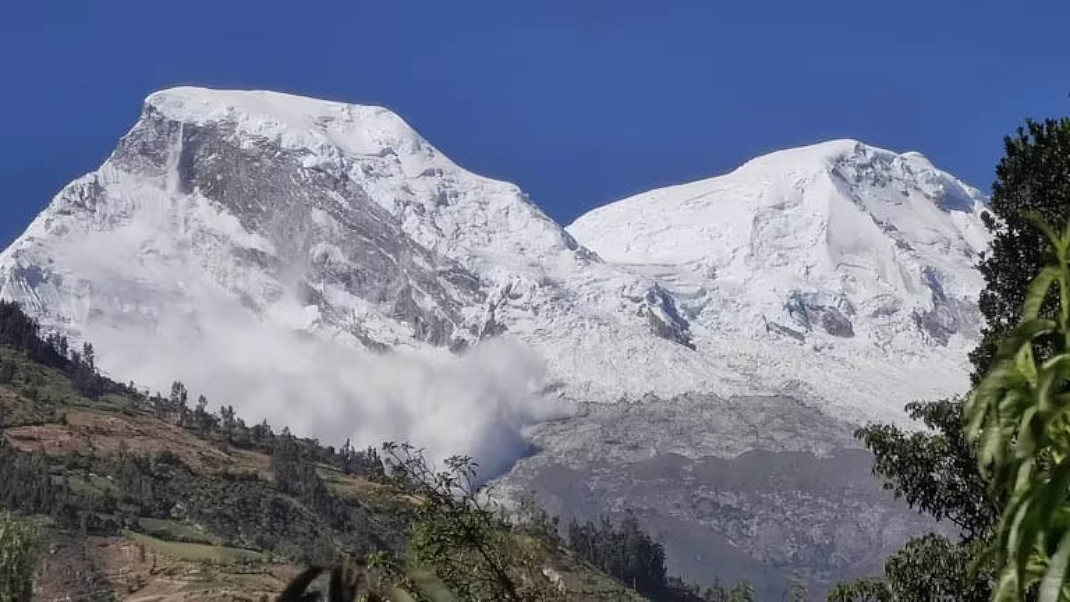 Impresionantes imágenes de la avalancha en el nevado Huascarán que desató pánico en Huaraz