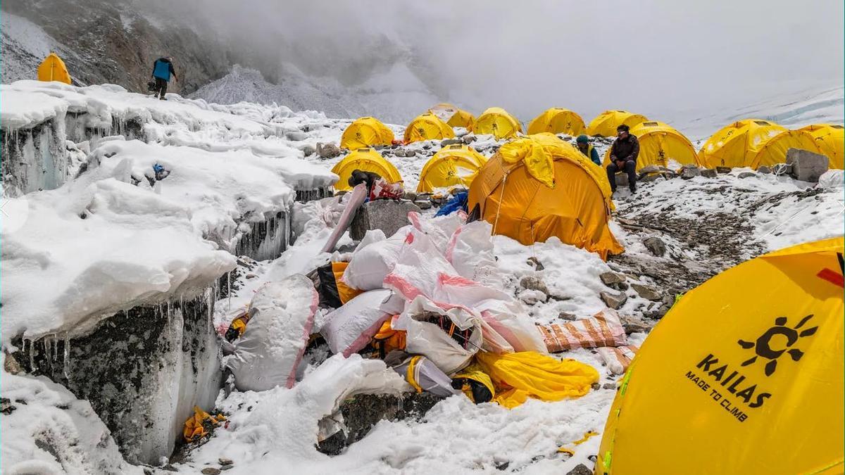 Everest Invaders, el film que presenta el vertedero más alto del planeta