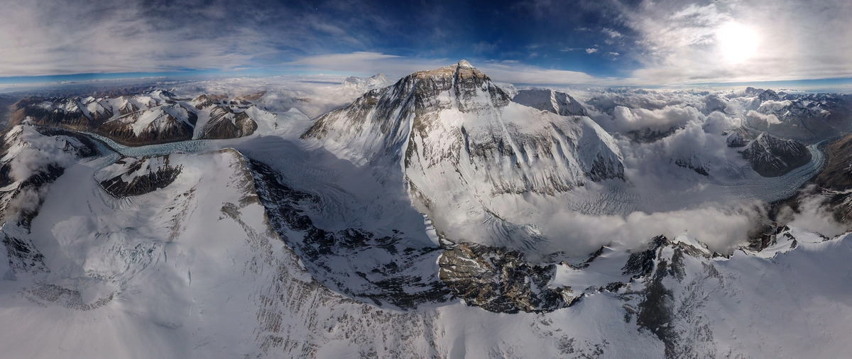 Una flota de drones recogerá basura del Everest