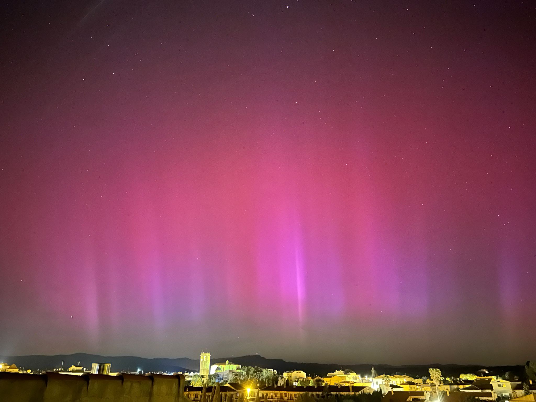 Las auroras boreales iluminan de forma increíble la noche de España y de medio mundo