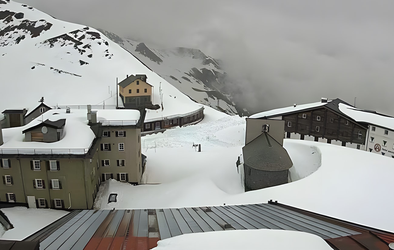 La nieve y el riesgo de aludes amenazan con cargarse la etapa del Stelvio del Giro de Italia