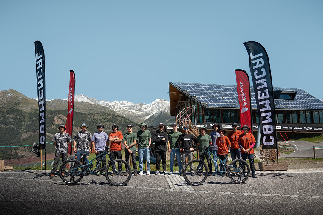 El Bike Park de Pal Arinsal inicia la temporada con nuevas BTT Commencal para los bike patrols