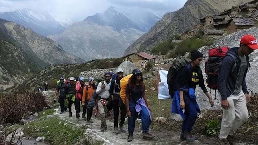 Mueren 9 excursionistas tras perderse en una tormenta de nieve en el Himalaya indio