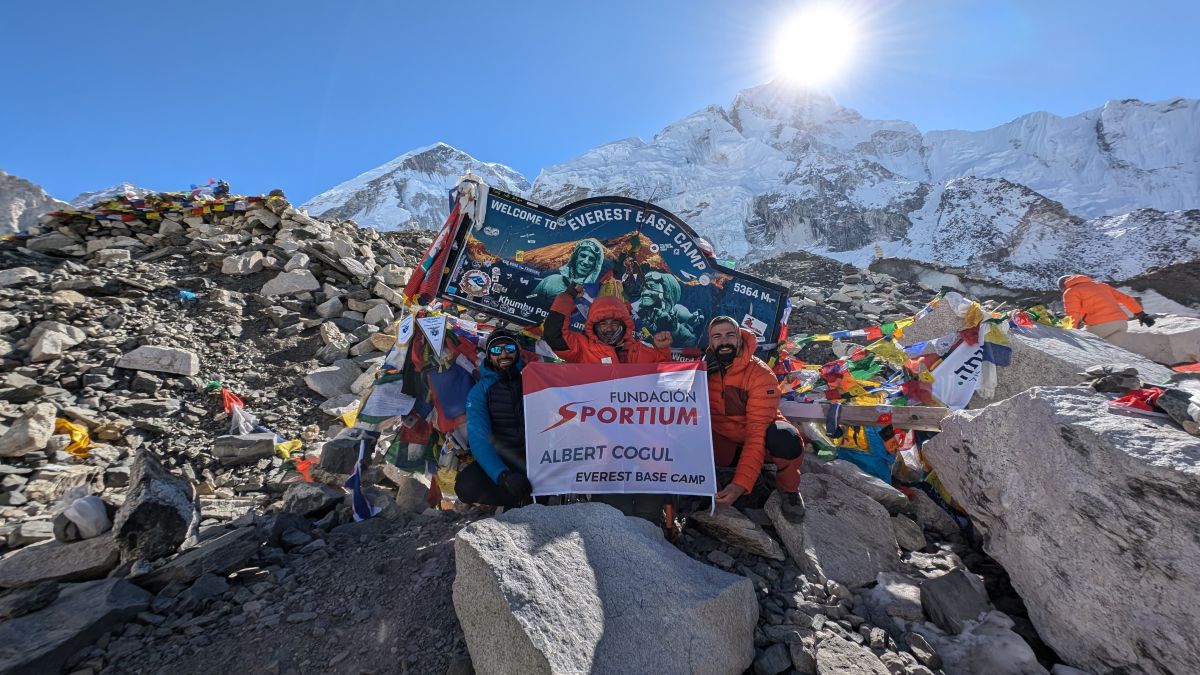 Albert Cogul es el primer europeo con paraplejia en alcanzar el campamento base del Everest