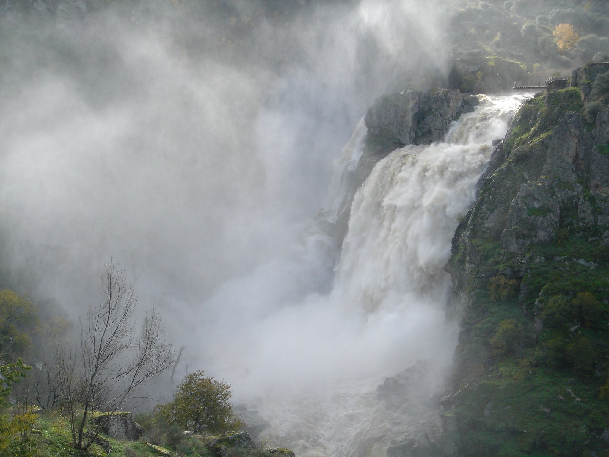 El Pozo de los Humos: La cascada más bella de España para el turismo rural