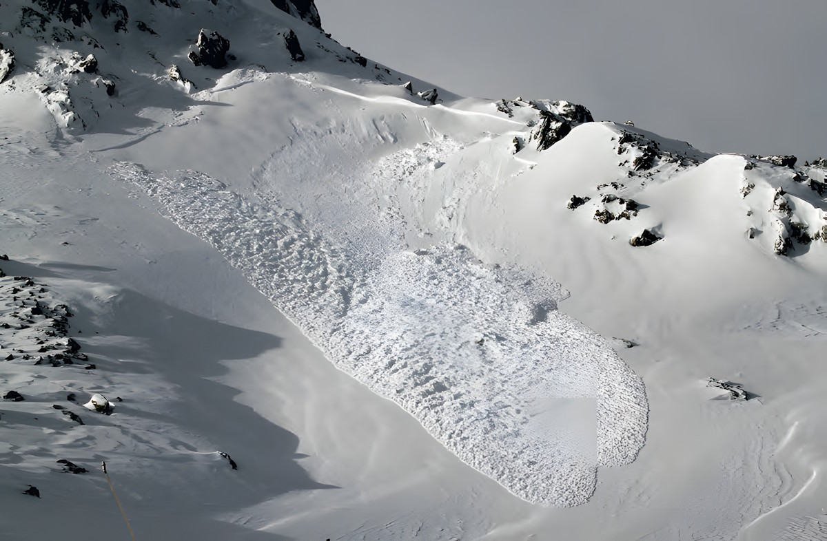 Arranca la temporada de los rescates más peligrosos: bajo la nieve solo puedes sobrevivir 15 minutos