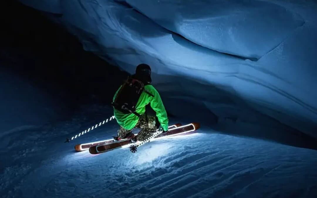 Léo Slemett deslumbra en la Aiguille du Midi con un descenso nocturno iluminado