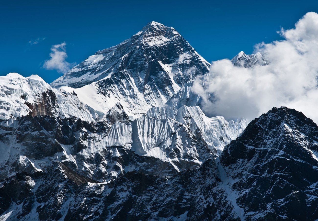 Nepal eleva a 15.000 dólares el coste del permiso para escalar el Everest